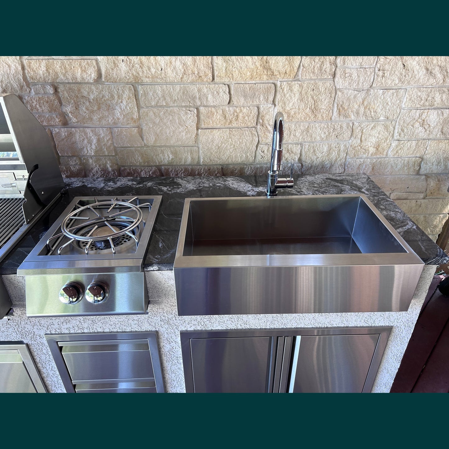 Renaissance Cooking Systems - 32" Outdoor Rated Farmhouse Sink, incl Faucet/Drain - RSNK3A